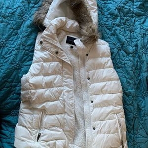 Medium white banana republic vest